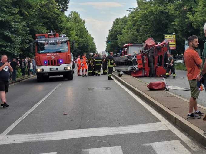 Scontro fra tram e Vigili del fuoco a Torino