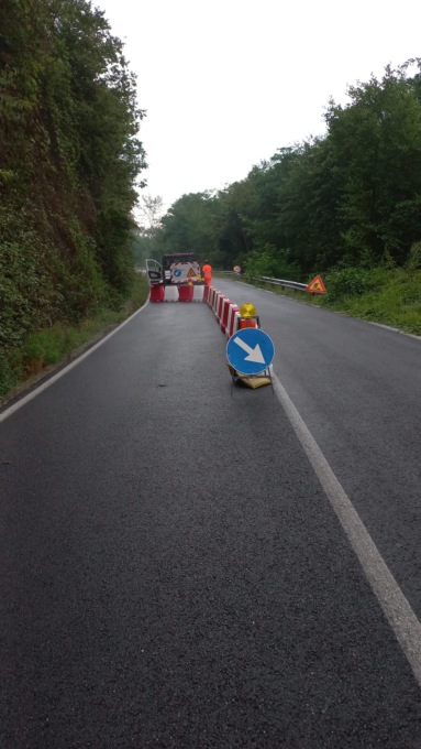 A Rocca Canavese strada chiusa per frana
