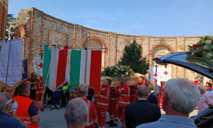 L'ultimo saluto a Matteo Gallo, giovane dipendente CRI e volontario dei Vigili del fuoco