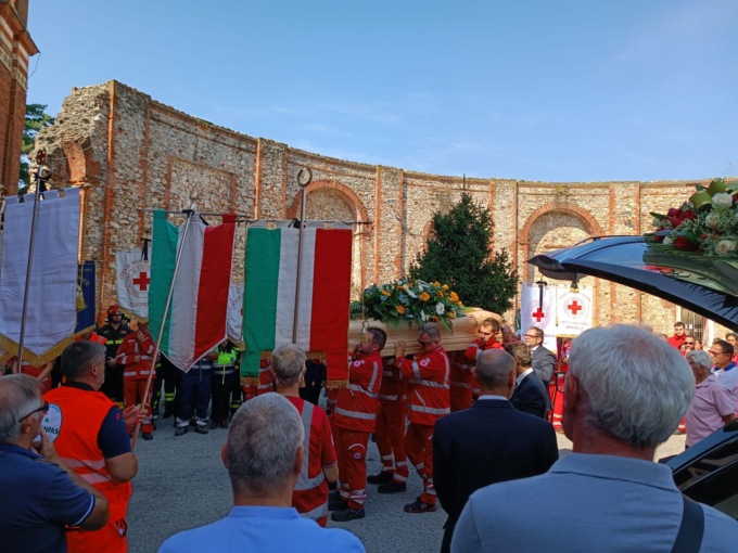 L’ultimo saluto a Matteo Gallo, giovane dipendente CRI e volontario dei Vigili del fuoco
