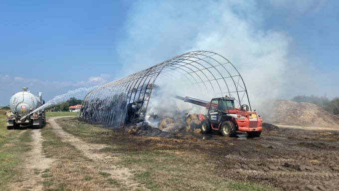 Incendio a Strambino in una azienda agricola