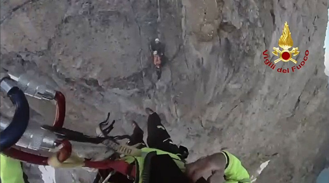 Alpinisti bloccati sulla via Mellano a Locana, salvataggio in quota dei Vigili del fuoco