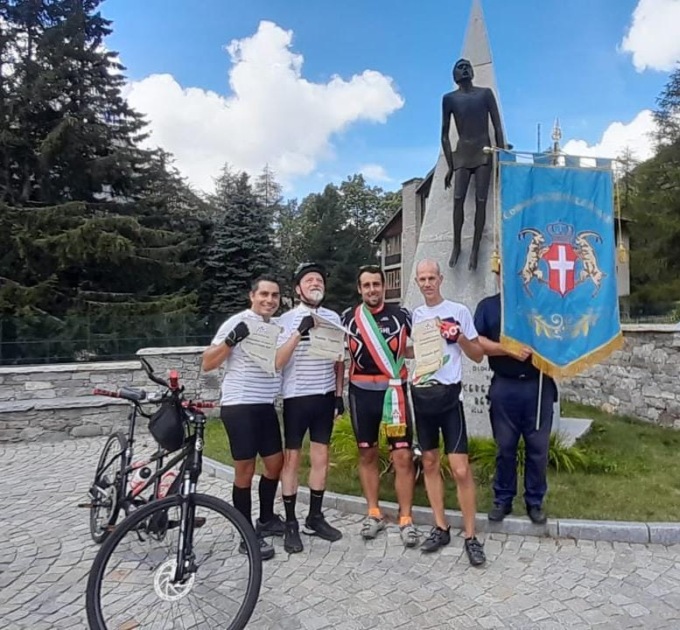 L’impresa di Maurizio Favaretto il primo non vedente a percorrere in bicicletta i circa 70 km da Vestignè a Ceresole Reale