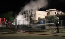 Incendio a Strambino nel cortile di una ditta