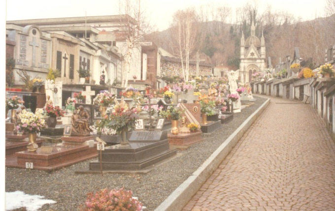 Balangero, per l’ampliamento del cimitero  si userà parte del «Giardino del ricordo»