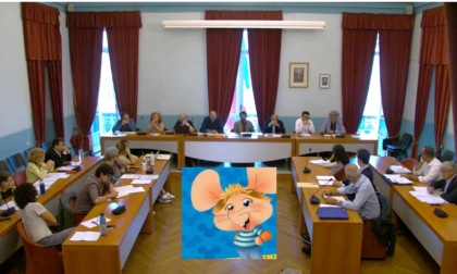 Topo Gigio votato durante il Consiglio comunale