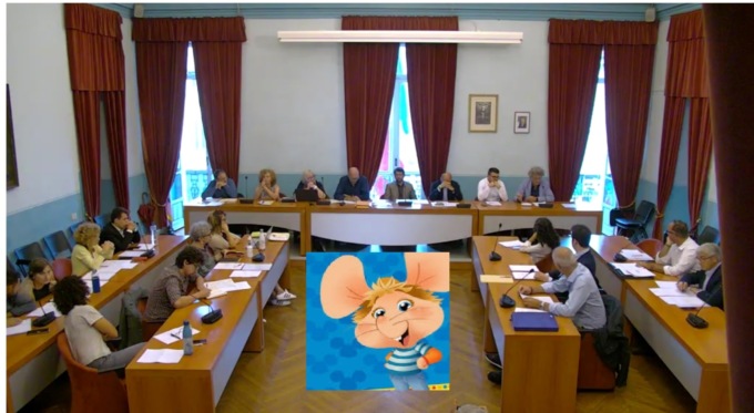 Topo Gigio votato durante il Consiglio comunale