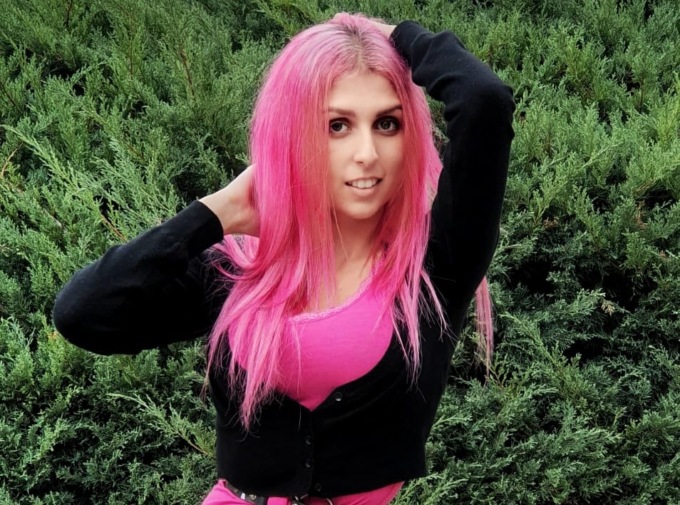 Una raccolta fondi per Rebecca, la 17enne di Forno affetta da una malattia rara