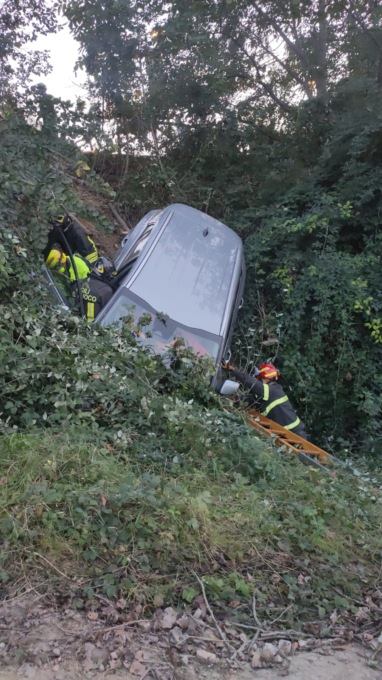 Auto nella scarpata a Montalto Dora, atterra l’elisoccorso