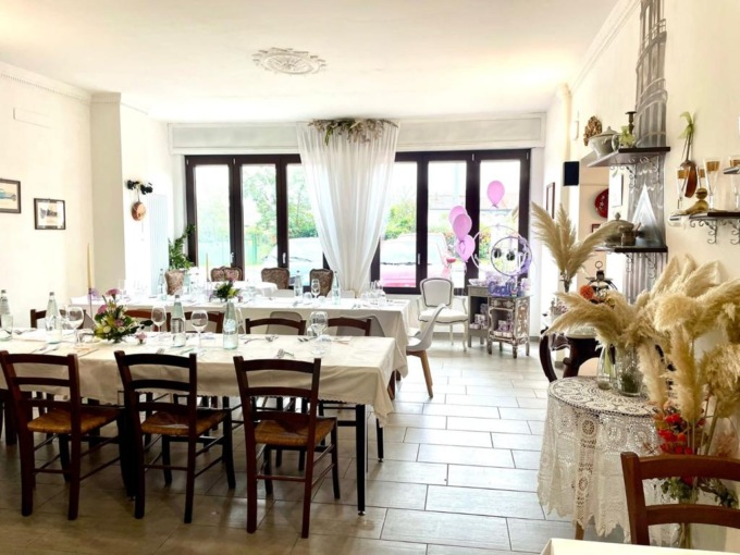 Bar e ristorante in frazione Tedeschi: la “Caffetteria Chantilly” e la “Locanda della Nonna”