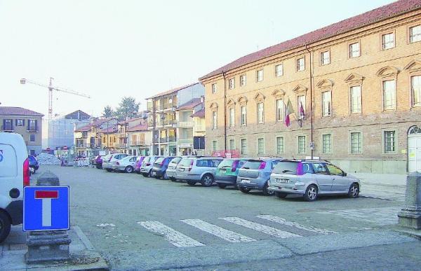 E’ caccia al maniaco: si abbassa i pantaloni davanti alle ragazzine