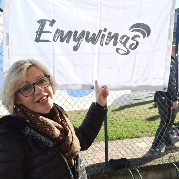 Le vele del parapendio diventano abiti sportivi