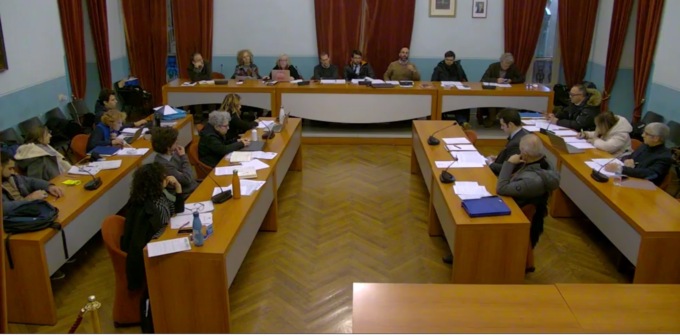 Consiglio comunale al freddo