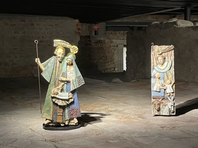 A Fruttuaria una mostra di presepi in ceramica