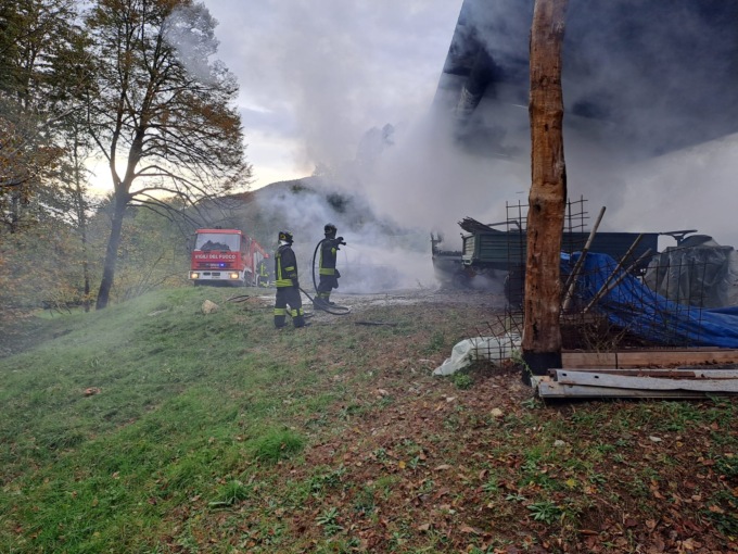 Traversella: Litiga con la moglie e incendia due auto