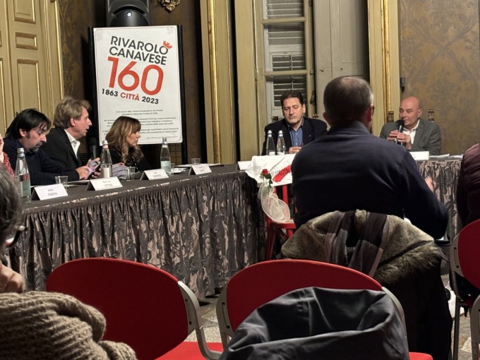 Nuove verità sulla casa con in giardino una discarica abusiva