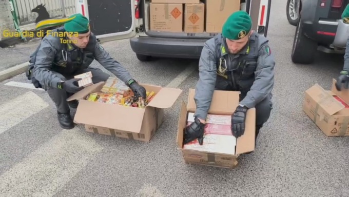 Depositi di fuochi d’artificio illegali a San Maurizio e Venaria