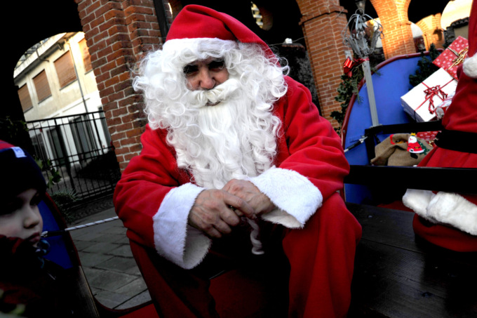 Fiera di Natale domenica a Rivarolo, sabato la camminata dei Babbi Natale con la CRI