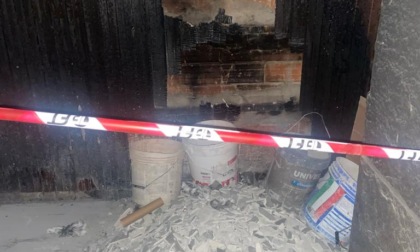 Incendio nel condominio di Banchette, non si esclude la pista dolosa