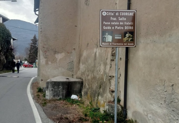Un cartello per i fratelli Deiro
