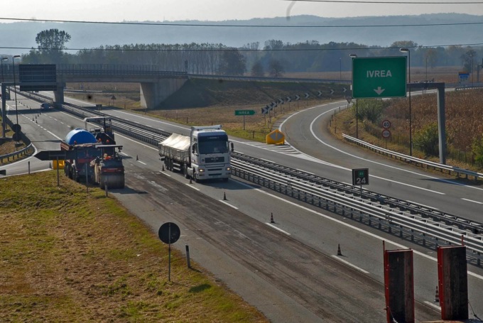 Chiude un tratto dell’autostrada A5: “La decisione di Ativa mette in crisi il territorio”