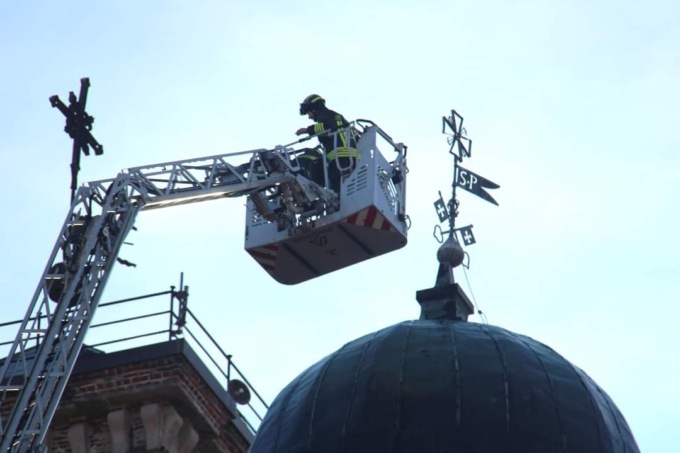 Favria: Vigili del Fuoco sulla Cupola per sistemare la croce della banderuola