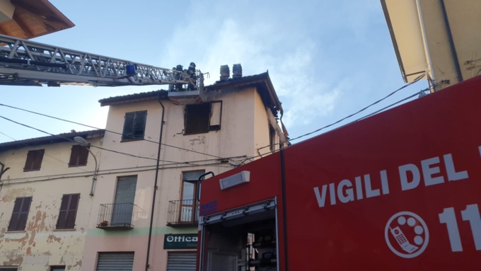 Distrutto dalle fiamme un appartamento in piazza Caporossi