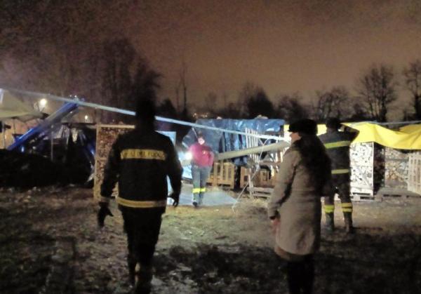 Caduta «a catena» di pali del telefono