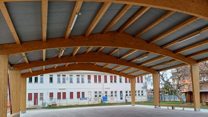 Quasi ultimata la copertura del campo esterno alla scuola «Ghirotti» di Volpiano