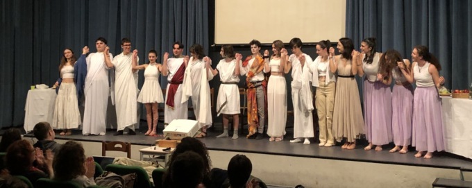 Gli studenti del Moro portano in scena Platone