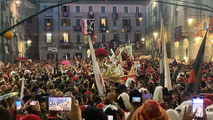 Storico Carnevale di Ivrea 2024: i Diavoli sono i vincitori della Battaglia delle arance
