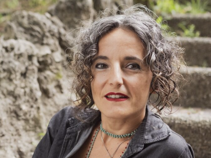 Enrica Tesio a Volpiano con «I sorrisi non fanno rumore»