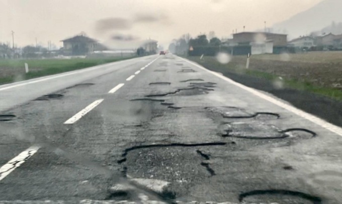 Crateri sulla provinciale, la promessa della Città Metropolitana