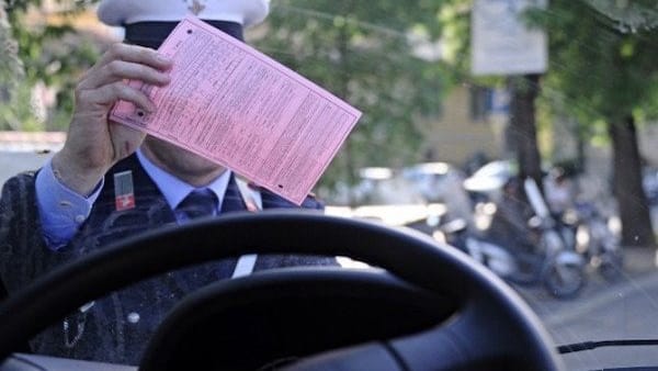 Nuovo vigile dal pugno duro: 75 sanzioni in una settimana