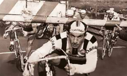 A Volpiano Franco Bocca e Aldo Settia in occasione del passaggio del Giro d'Italia