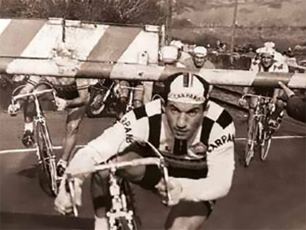 A Volpiano Franco Bocca e Aldo Settia in occasione del passaggio del Giro d’Italia