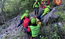 Intervento del soccorso alpino a Chiaverano: portano in salvo una donna scivolata in un dirupo mentre cercava il suo cane