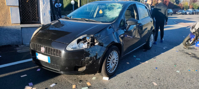 Schianto a Salassa, 15enne sullo scooter finisce al Cto