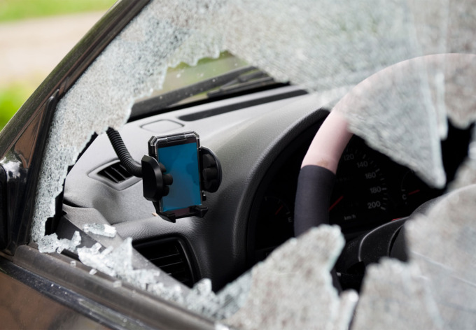 Continuano i furti nelle auto davanti alle scuole