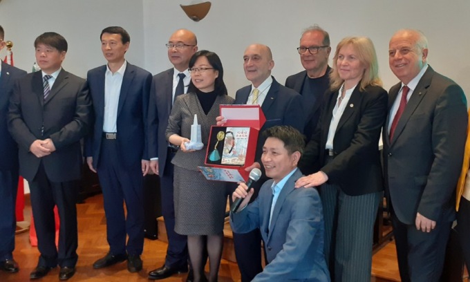 Il libro di Baruzzi e Bertodatto «vola» in Cina