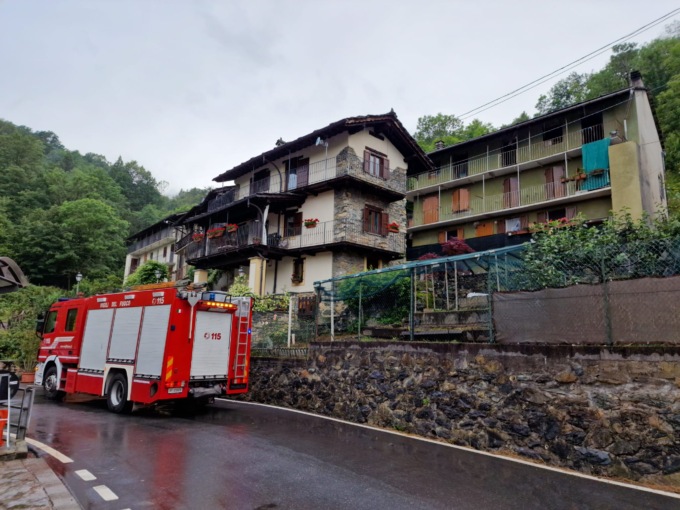 Incendio camino a Traves, intervento dei Vigili del fuoco