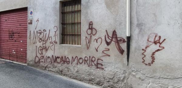 Rivarolo: scritte omofobe e svastische