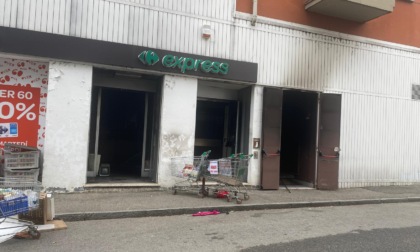 Incendio al Carrefour Express di Ivrea