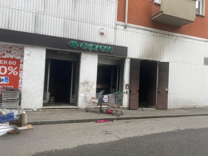 Incendio al Carrefour Express di Ivrea