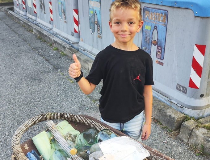 La storia di Tommaso: a otto anni con la cariola per ripulire Montalenghe