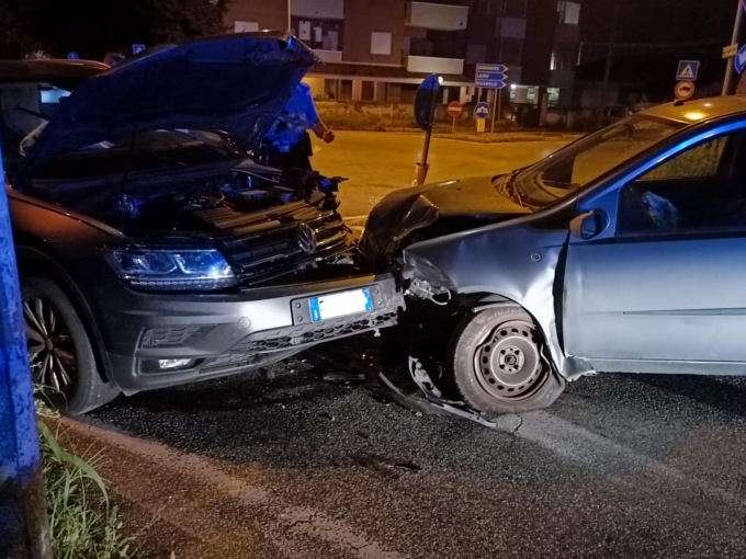 Frontale alle porte di San Benigno: quattro feriti tra cui una bambina