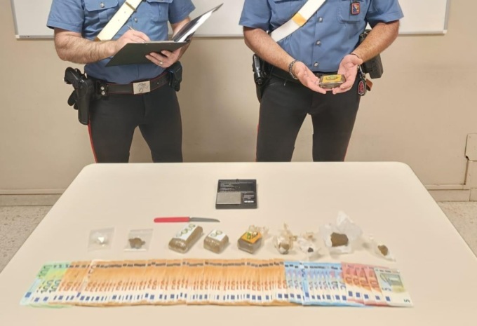 Carabinieri sequestrano hashish, cocaina e crack in B&B di Pavone