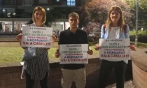 Protesta a Borgaro: «Vuoi i libri della primaria?  Vai a Caselle...»