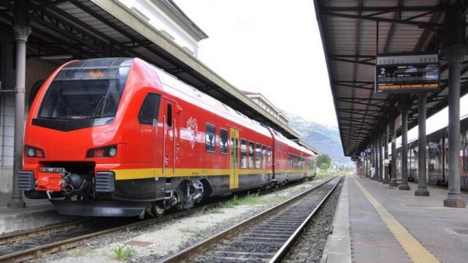Caos treni: ancora cancellazioni e biglietti sempre più cari sulla Torino-Ivrea