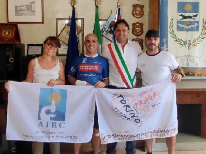 Da Volpiano a Praga in bici per la ricerca contro il cancro